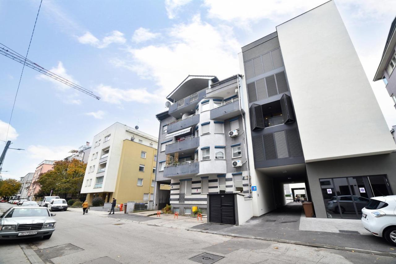 Ophelia Apartment With Parking 萨格勒布 外观 照片